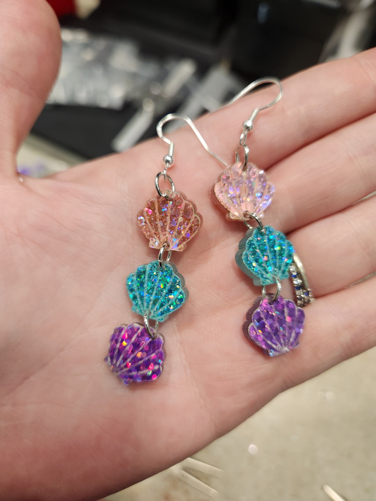 Mermaid Dreams Seashell Dangle Earrings – Glittery Ocean-Inspired Jewelry
